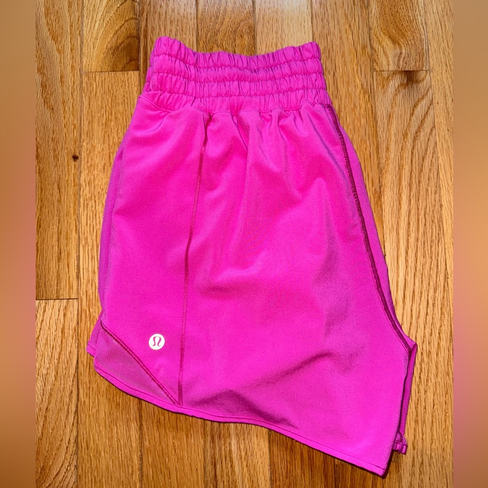 Lululemon Hotty Hot High-Rise lined short 4”